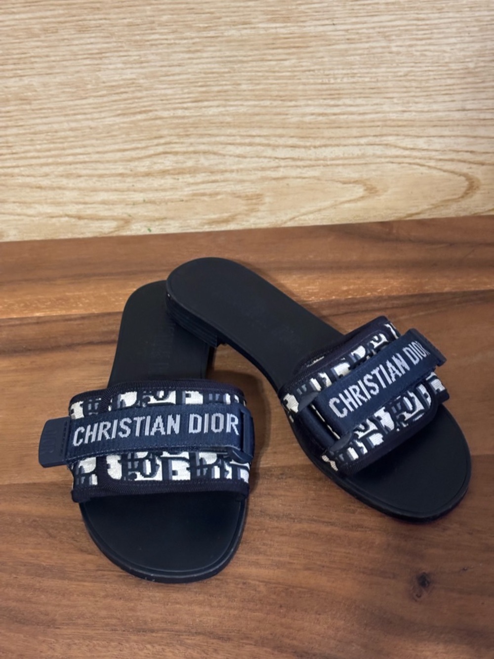 Dio(r)evolution Slide
Shiny Technical Fabric with Deep Blue Dior Oblique Print - Picture 2 of 11